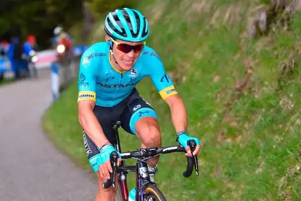 Il dominatore di quattro degli ultimi cinque Tour de France, protagonista di una prima parte di Giro in sordina a causa anche di qualche caduta, si è aggiudicato la 14/a tappa.