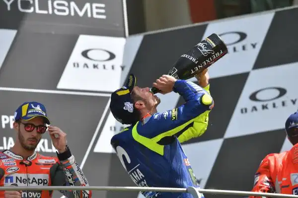 Dominio Ducati al Mugello: Lorenzo ottiene la sua prima vittoria nella scuderia di Borgo Panigale dominando il Gran Premio d'Italia. Secondo Dovizioso, poi Rossi che vince il duello con Iannone.