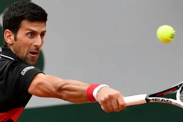 Il tennista siciliano si conferma autentica rivelazione del Roland Garros battendo clamorosamente l'ex numero uno Novak Djokovic
