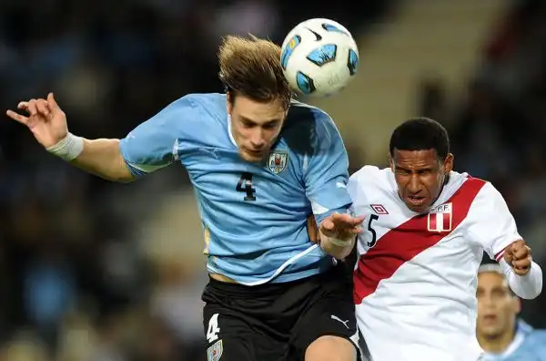 Sebastian Coates, perno difensivo dell'Uruguay, è alto 195 centimetri.