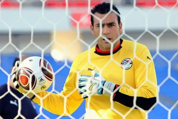 Essam El Hadary, 45 anni compiuti il 15 gennaio, è il calciatore più anziano del Mondiale. E' uno dei portieri dell'Egitto.