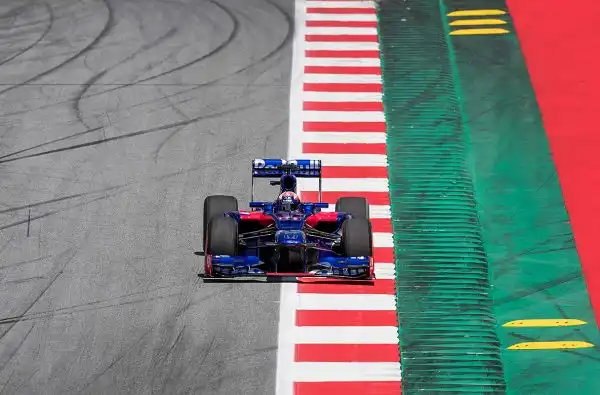 Il numero 93 a Zeltweg si è messo al volante di una Red Bull del 2014 motorizzata Honda ma con livrea della Toro Rosso