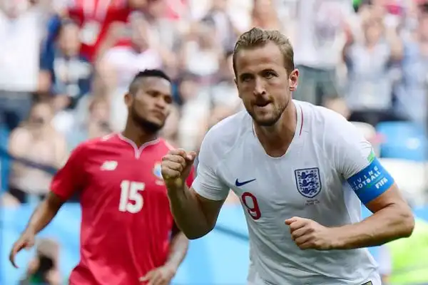 Sei gol per i britannici con tripletta di Kane, doppietta di Stones e gol di Lingard. Di Baloy lo storico gol della bandiera per i panamensi.