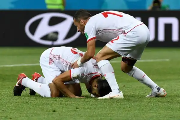 La squadra di Southgate domina la Tunisia, ma passa solo nei minuti di recupero: finisce 2-1, decide una doppietta del Capitano.