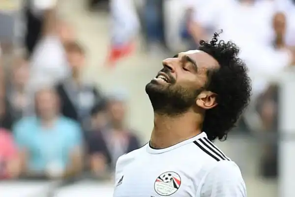 La squadra di Salah (a segno) e Cuper perde 2-1 e chiude a zero punti, ma entra nella storia grazie al portiere El Hadary.