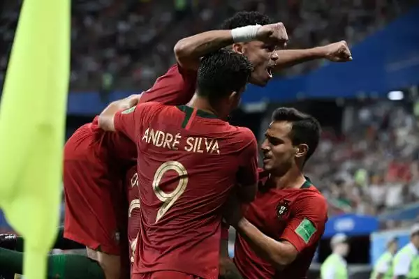 Rocambolesco pareggio per 1-1 del Portogallo contro la squadra di Queiroz che esce dal Mondiale a testa alta: Cristiano sbaglia un rigore e viene graziato dall'arbitro.