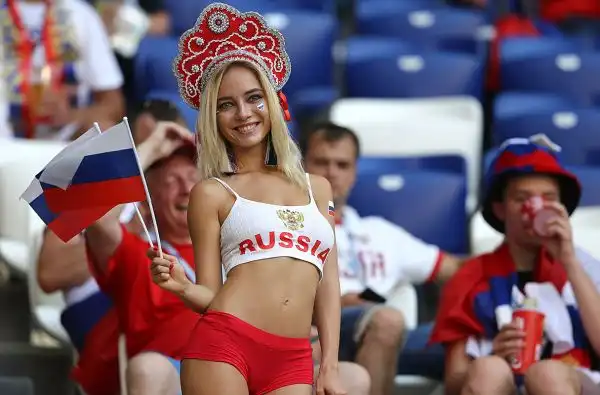 Bionda, bellissima e con un corpo mozzafiato coperto solo da abiti succinti, così la ragazza russa ha conquistato le attenzioni dei tabloid di tutto il mondo.