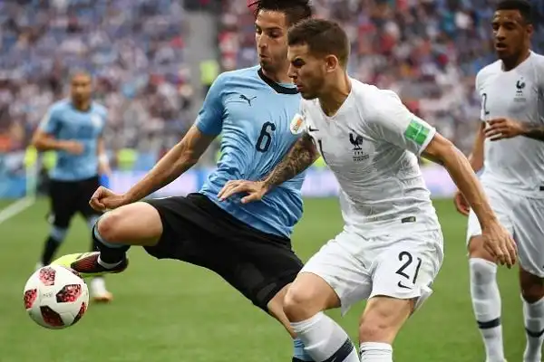 La Franciava in vsantaggio nel primo tempo con un colpo di testa di Varane e nella rirpesa chiude la partita con un tiro da fuori area di Griezmann che il portiere uruguagio devia nella propria porta.