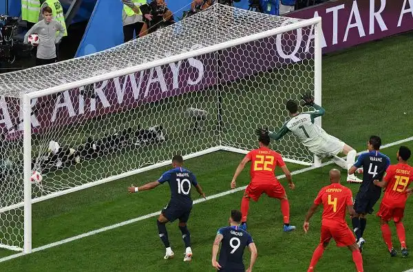 Un gol di Umtiti nel primo tempo basta ai transalpini per piegare il Belgio che prova a reagire na non ha la forza di trovare il pareggio.