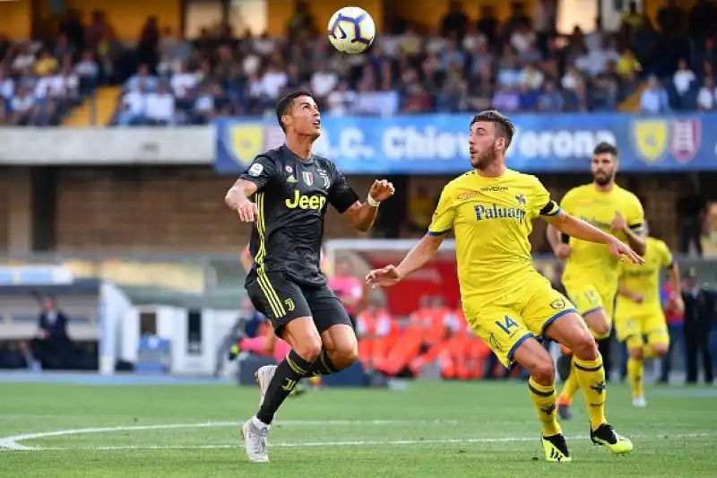 Cristiano Ronaldo a secco nel debutto con la maglia della Juve. CR7 ci prova più volte senza successo e i bianconeri si impongono grazie a un gol di Bernardeschi nel finale.