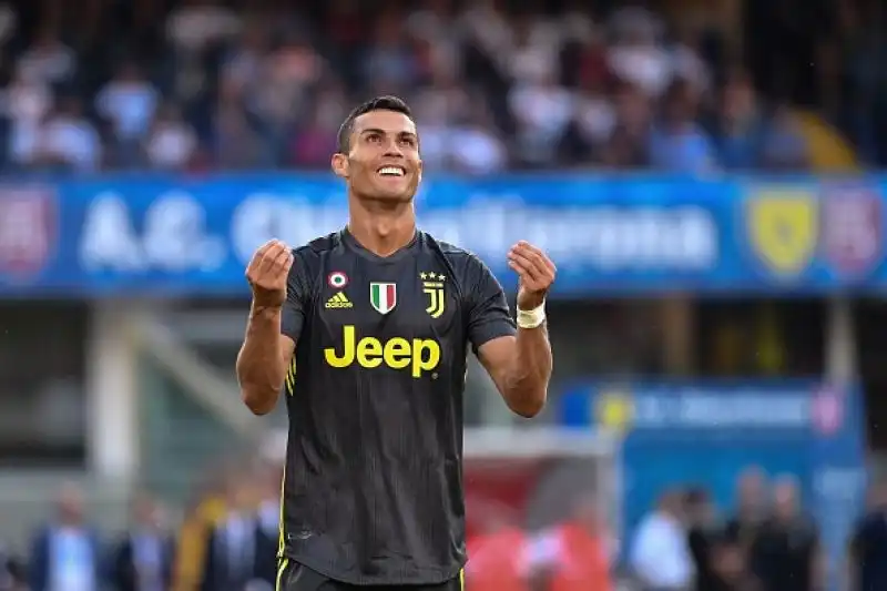 Cristiano Ronaldo a secco nel debutto con la maglia della Juve. CR7 ci prova più volte senza successo e i bianconeri si impongono grazie a un gol di Bernardeschi nel finale.