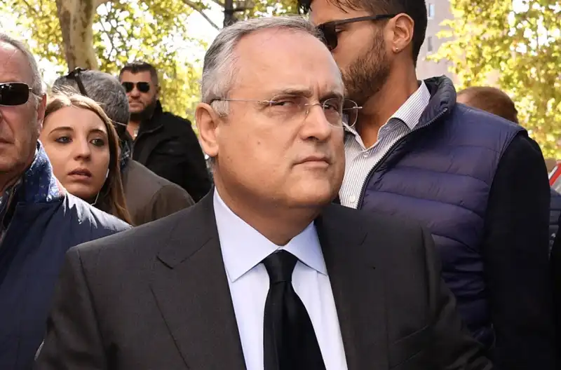 Il presidente della Lazio Claudio Lotito ha attaccato il giapponese e i suoi agenti in una intervista al Corriere della Sera