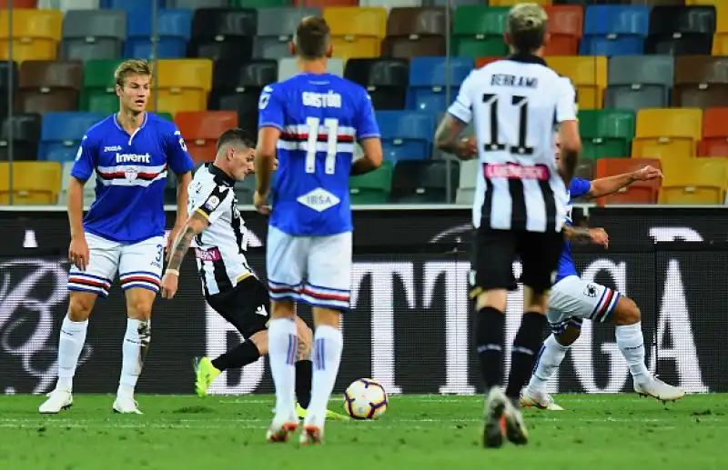 Un tempo a testa, ma alla fine vince chi fa gol e allora festeggia l'Udinese, che sale a quattro punti grazie alla rete in apertura di De Paul. Nella ripresa i blucerchiati sbattono su Scuffet.