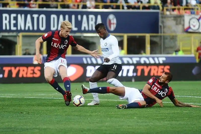 Al suo esordio in campionato in maglia neroazzurra Nainggolan va subito a segno e sblocca il risultato a Bologna. Candreva e Perisic arrotondano il risultato nel finale.