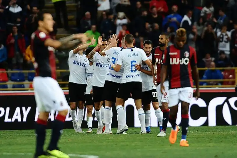 Al suo esordio in campionato in maglia neroazzurra Nainggolan va subito a segno e sblocca il risultato a Bologna. Candreva e Perisic arrotondano il risultato nel finale.