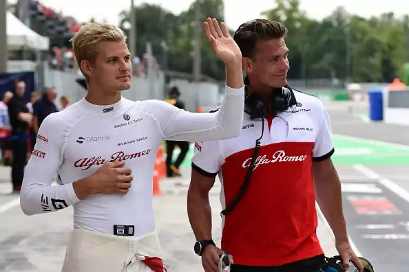 Paura e sollievo a Monza: Marcus Ericcson ha perso il controllo della sua Alfa Sauber al termine del rettilineo principale, con la sua vettura che si è ribaltata più volte. Nessuna conseguenza per lui