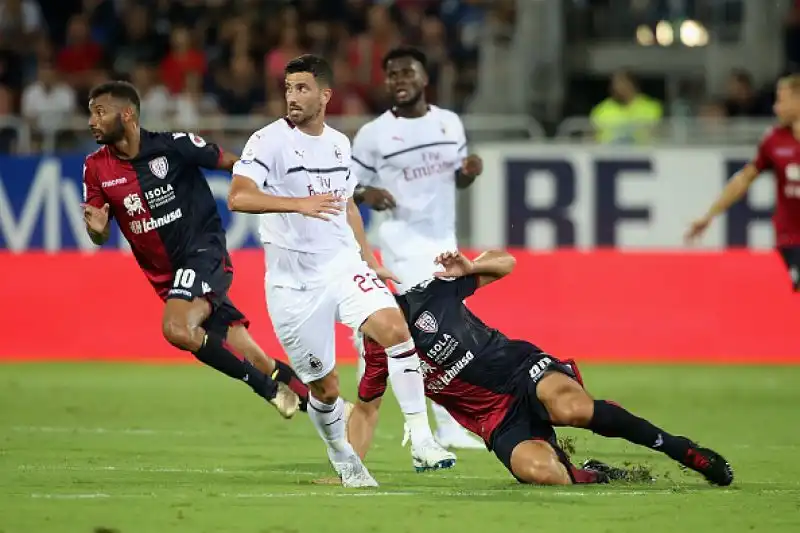 Il primo gol del Pipita fissa l'1-1 contro il Cagliari, in vantaggio grazie a Joao Pedro.