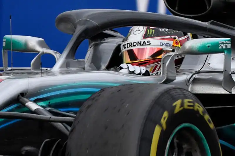 Lewis Hamilton vince il Gran Premio di Russia e allunga a +50 il suo vantaggio su Sebastian Vettel: il Mondiale è ormai deciso. 