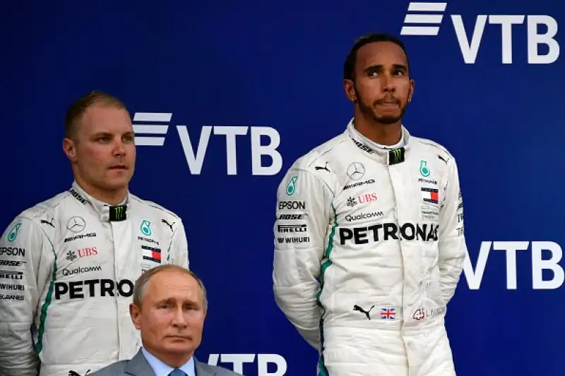 Lewis Hamilton vince il Gran Premio di Russia e allunga a +50 il suo vantaggio su Sebastian Vettel: il Mondiale è ormai deciso. 