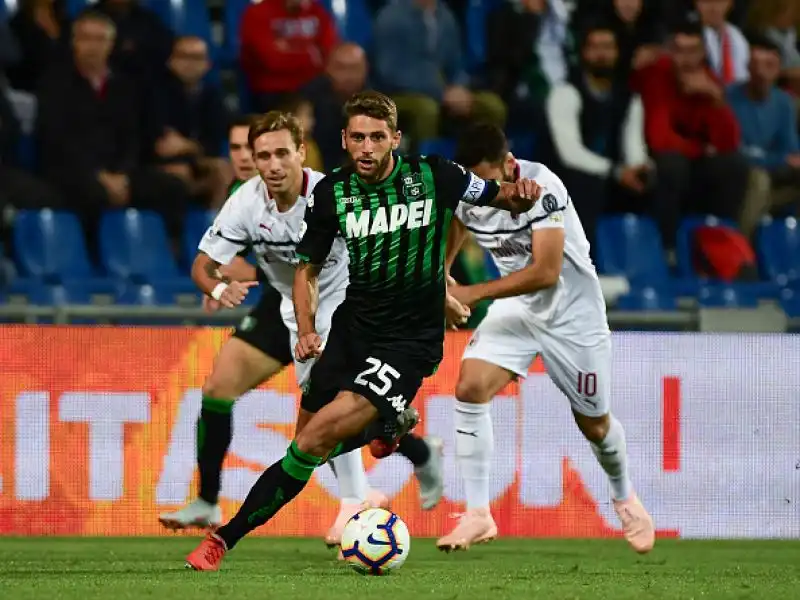 Vittoria d'autorità del Milan a Reggio Emilia nel posticipo di serie A contro il Sassuolo. I rossoneri battono per 4-1 i neroverdi con le reti di Kessie, Suso (doppietta), Castillejo.