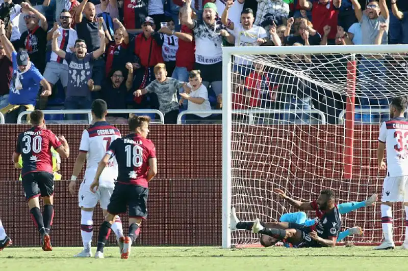 I rossoblu regolano la squadra di Filippo Inzaghi grazie ai gol di Joao Pedro e Pavoletti, e in classifica salgono così a nove punti.
