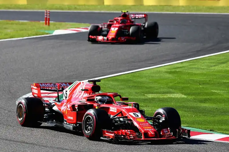 Sul podio con il pilota britannico Bottas e Verstappen. Vettel finisce in testa coda nelle prime fasi della corsa e chiude al sesto posto, Raikkonen è solo quinto.
