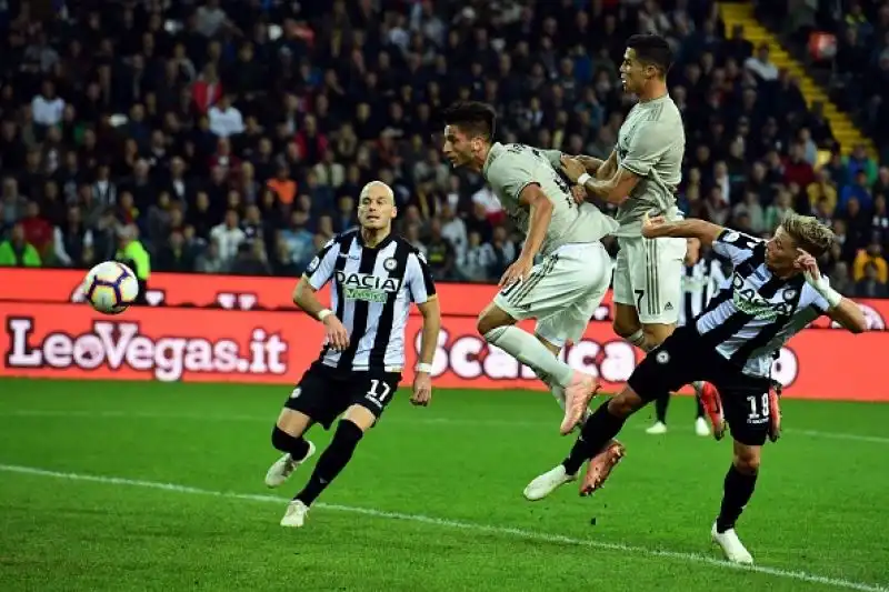 Bentancur apre le danze, Cristiano Ronaldo le chiude con una magia.