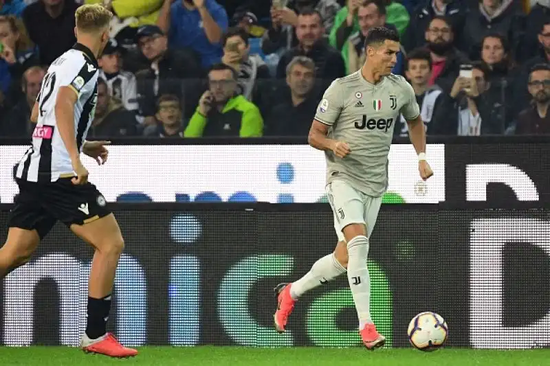 Bentancur apre le danze, Cristiano Ronaldo le chiude con una magia.