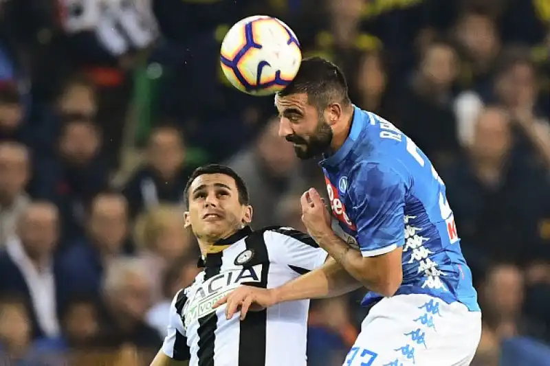 La squadra di Ancelotti dilaga contro l'Udinese: 3-0 con tanto turnover e gol di due subentranti, il primo posto dista ora quattro punti.