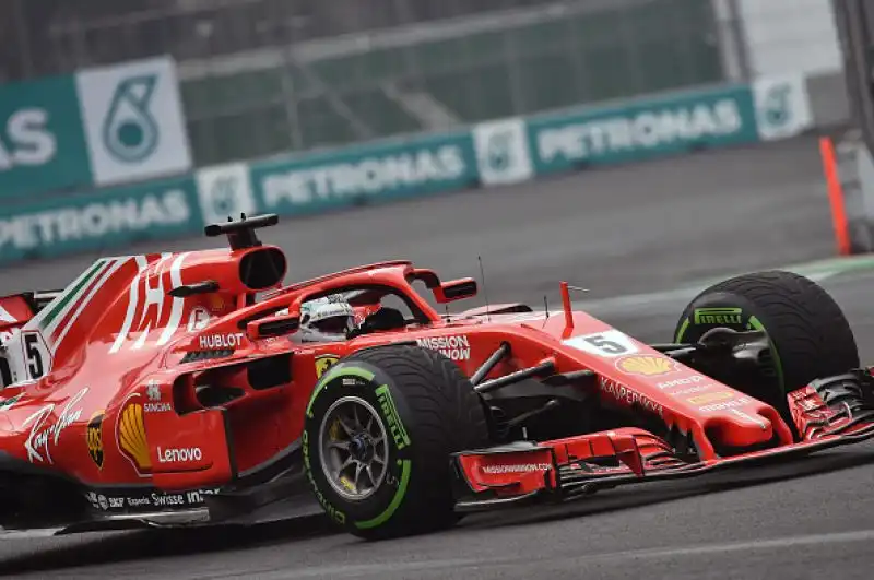 Nelle prime prove Max Verstappen è stato il più veloce davanti a Daniel Ricciardo. Carlos Sainz, si è conquistato la terza piazza, mettendosi alle spalle Sebastian Vettel, settimo Hamilton.