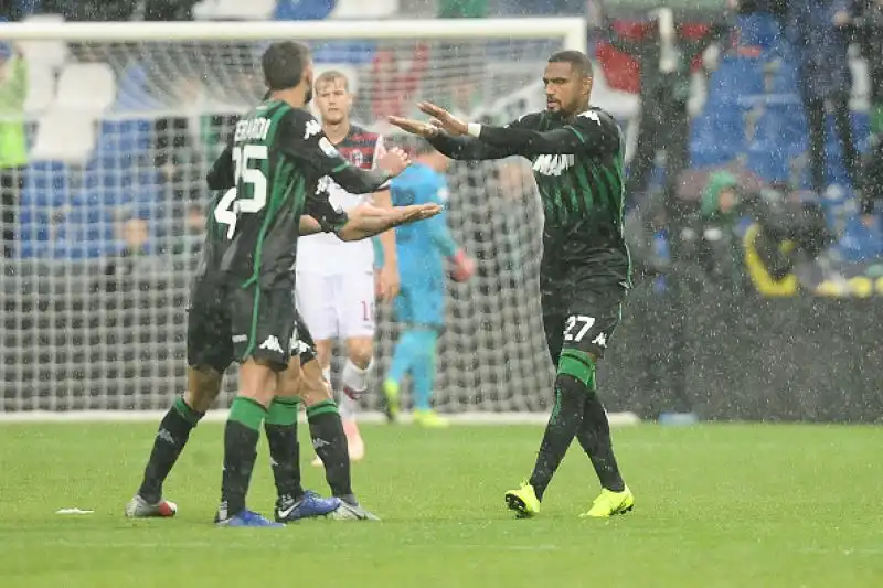 La squadra di Filippo Inzaghi va due volte in vantaggio con Palacio e Mbaye ma prima una bomba di Marlon e poi un rigore di Boateng regalano il pareggio ai neroverdi.