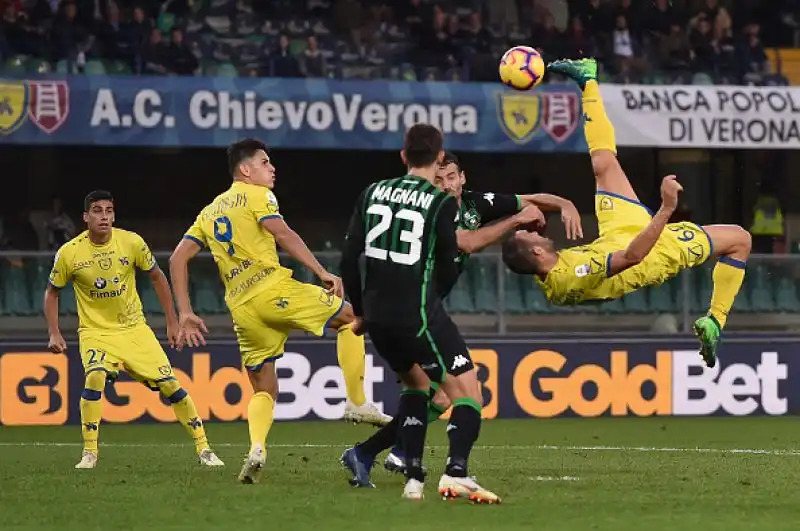 Il Sassuolo passa a Verona per 2-0 grazie a Di Francesco e un'autorete di Giaccherini.