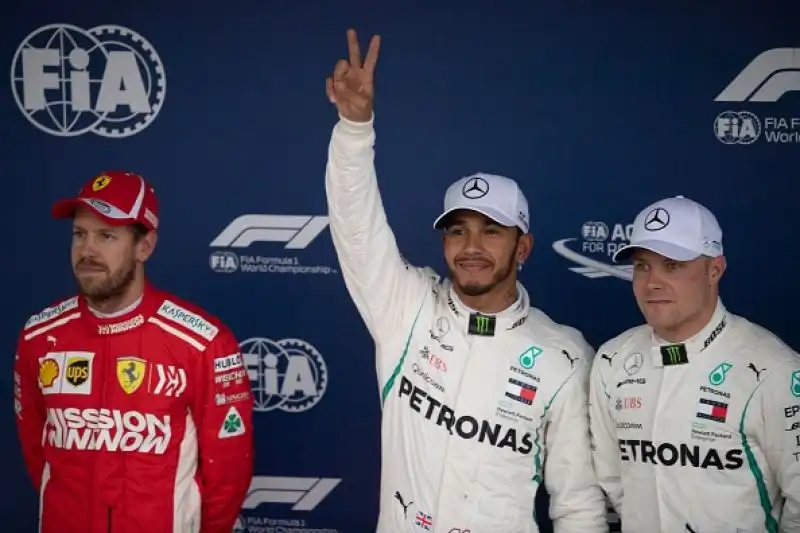 In Brasile, i piloti più veloci sono sempre gli stessi, ma a tenere banco sono le presunte irregolarità compiute da Hamilton e Vettel non sanzionati però dai commissari.