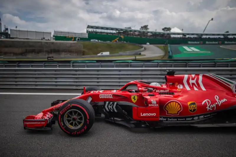 In Brasile, i piloti più veloci sono sempre gli stessi, ma a tenere banco sono le presunte irregolarità compiute da Hamilton e Vettel non sanzionati però dai commissari.