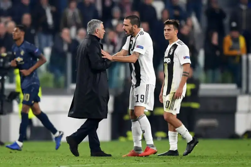 Mourinho-show: il tecnico dello United replica agli insulti dei tifosi juventini dopo la rimonta in Champions