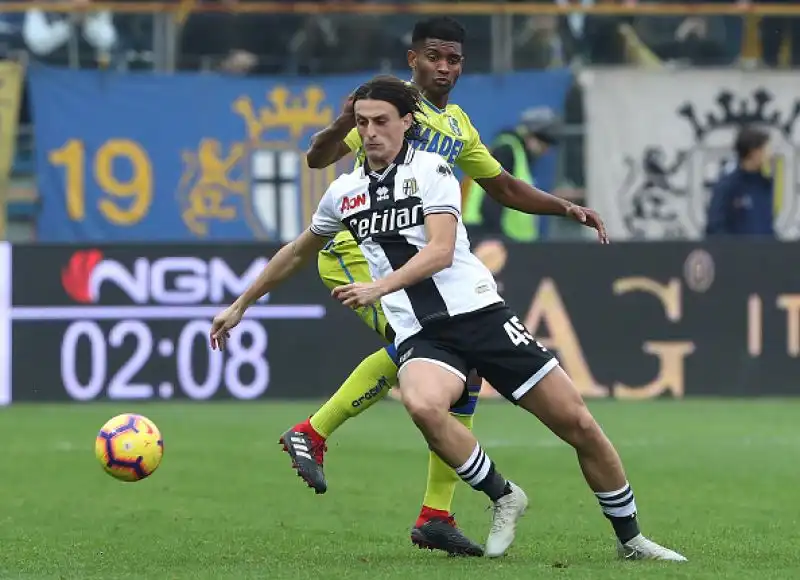 Il Parma vince il derby emiliano contro il Sassuolo al Tardini nel match delle 12.30 della tredicesima giornata di serie A.