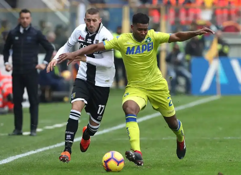 Il Parma vince il derby emiliano contro il Sassuolo al Tardini nel match delle 12.30 della tredicesima giornata di serie A.