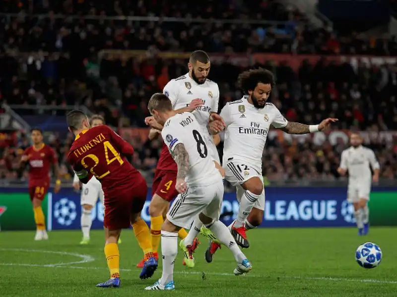 I giallorossi spaventano il Real Madrid nel primo tempo, poi crollano: è 0-2, ma la squadra di Di Francesco era già agli ottavi prima di giocare.