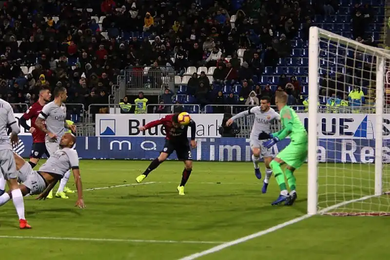 Ai gol di Cristante e Kolarov rispondono Ionita e Sau, espulsi Maran, Ceppitelli e Srna nel finale!