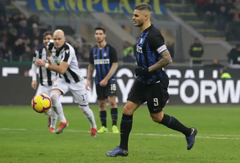 L'Inter si rialza dopo la delusione in Champions e torna a vincere in campionato. I nerazzurri piegano l'Udinese per 1-0 nell'anticipo della sedicesima giornata a San Siro grazie a Mauro Icardi.