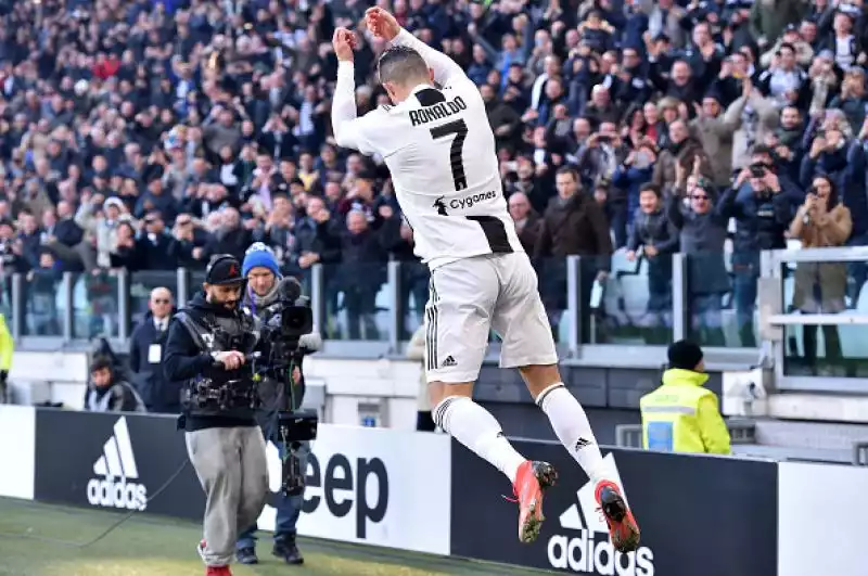 Doppietta di Cristiano Ronaldo per la squadra di Allegri, il solito Quagliarella in gol su rigore per gli ospiti.