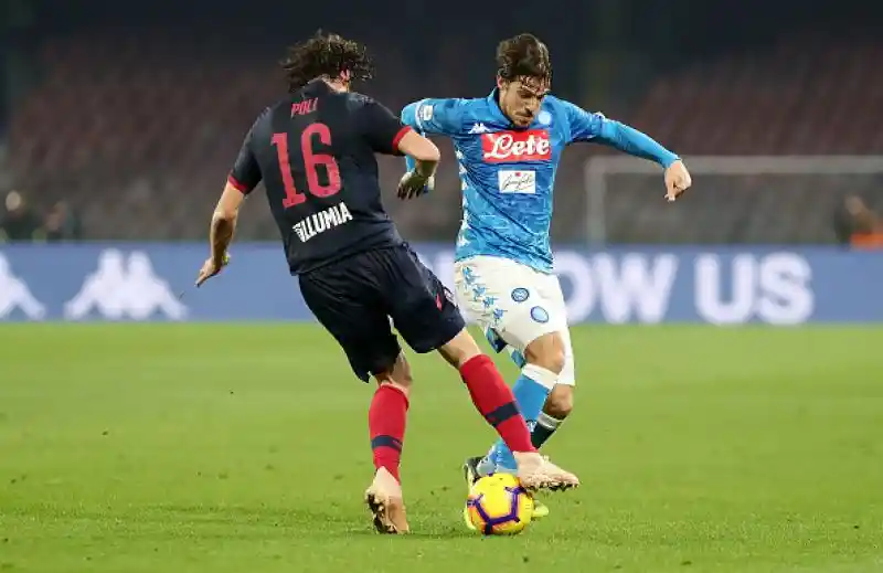 Milik porta avanti il Napoli due volte ma prima Santander e poi Danilo raggiungono i partenopei, alla fine un gol di Mertens regala i tre punti ai padroni di casa.