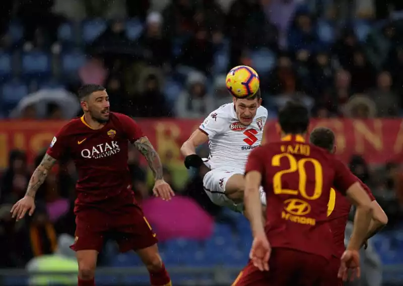 La Roma riparte in campionato con una vittoria sofferta contro il Torino all'Olimpico nel primo anticipo della ventesima giornata di serie A.
