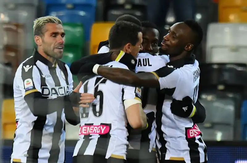Un gol da cineteca dell'ivoriano regala agli emiliani la sesta vittoria della stagione in trasferta: Udinese sconfitta 2-1.