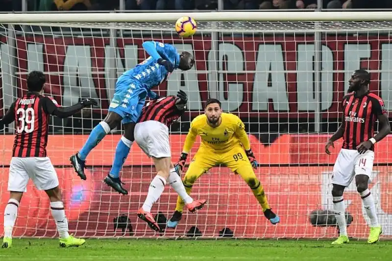 Il risultato non aiuta i rispettivi obiettivi: il Napoli sale a -8 dalla Juventus in campo domenica contro la Lazio, il Milan va a 35 punti.