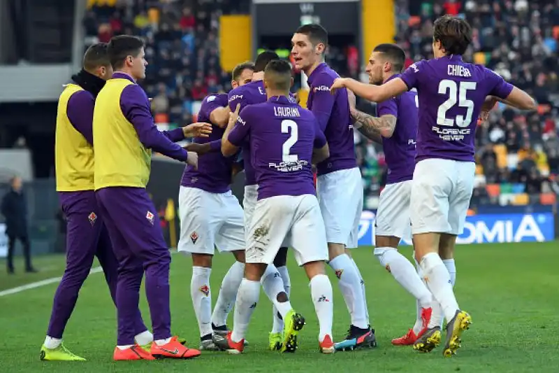 Al Friuli Udinese e Fiorentina si affrontano nel ricordo di Davide Astori, omaggiato al 13' da tutto lo stadio.
