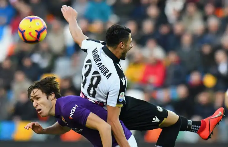 Al Friuli Udinese e Fiorentina si affrontano nel ricordo di Davide Astori, omaggiato al 13' da tutto lo stadio.