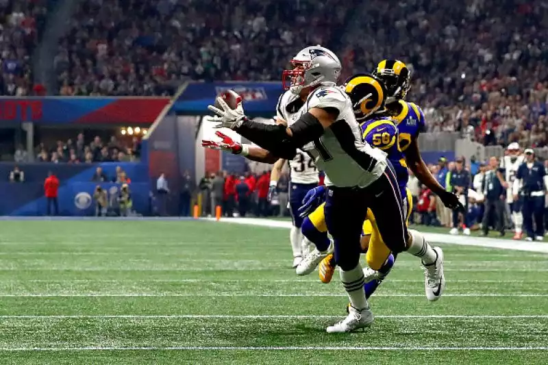 Anche il Super Bowl numero 53 è nel segno di Tom Brady. Il QB dei New England Patriots fa la differenza nel quarto periodo, regalandosi il sesto Vince Lombardi Trophy