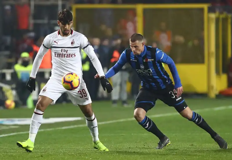 La squadra di Gattuso vince 3-1 in rimonta sul campo dell'Atalanta grazie ad altri due gol del polacco.