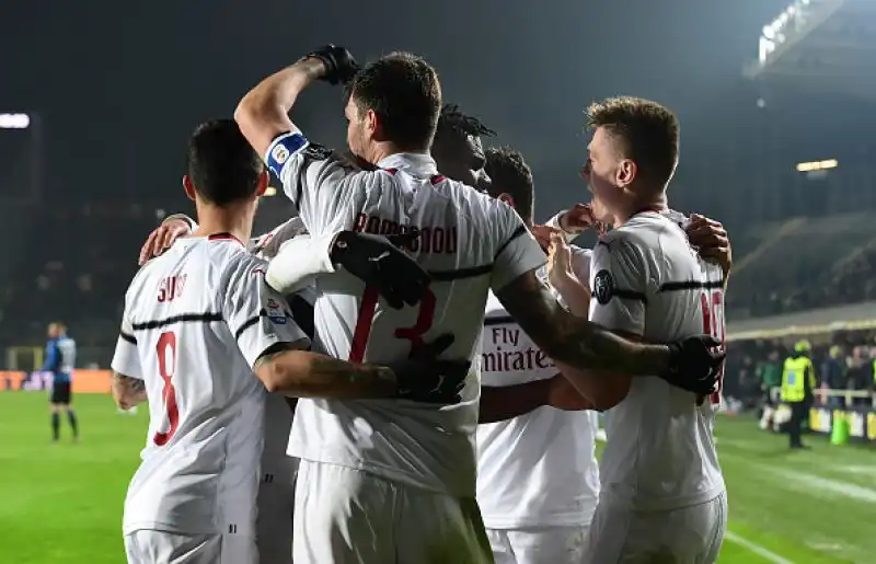 La squadra di Gattuso vince 3-1 in rimonta sul campo dell'Atalanta grazie ad altri due gol del polacco.